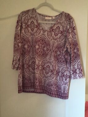 Belle by Kim Gravel Maroon & White Paisley V-Neck Top